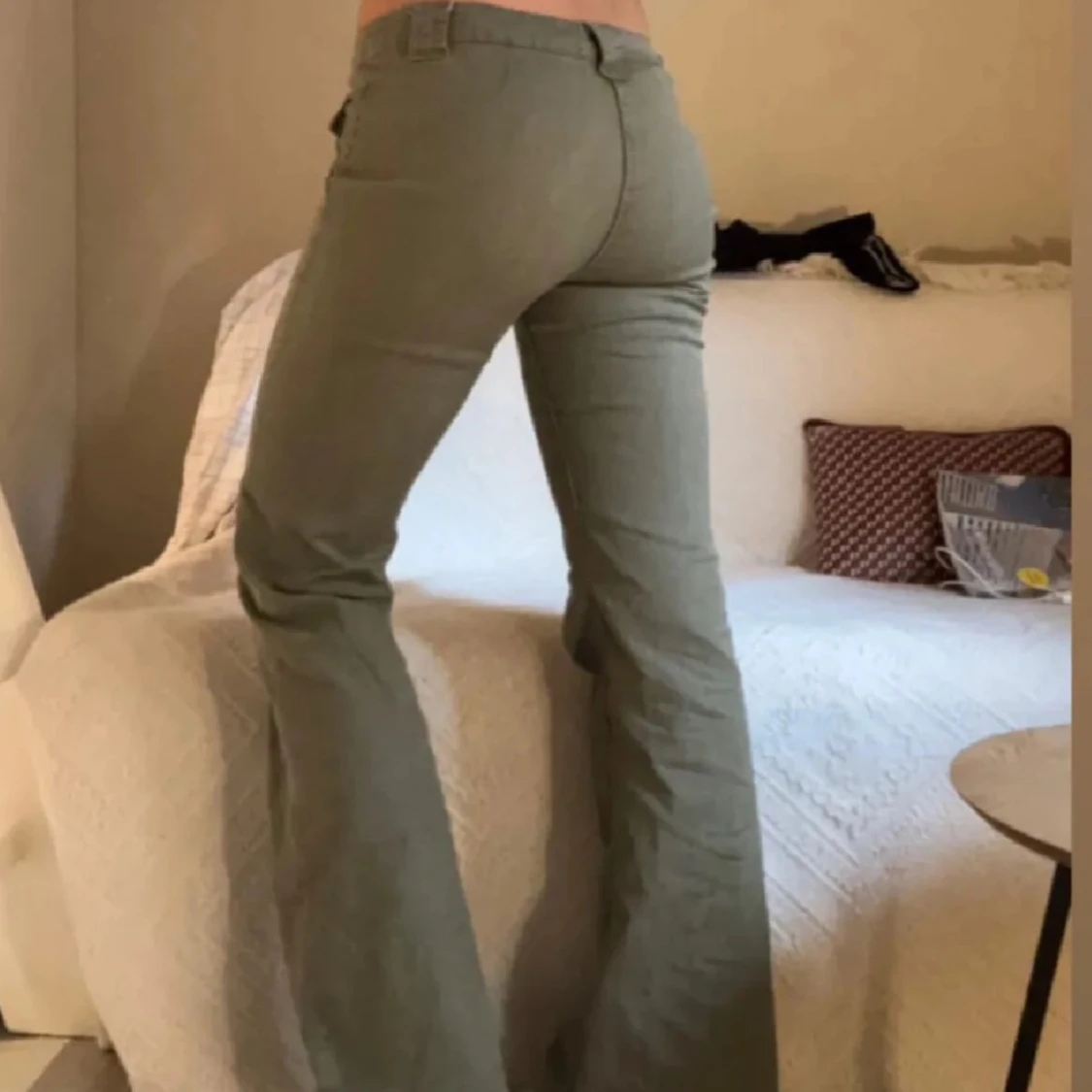 Olivgröna bootcut byxor - 1