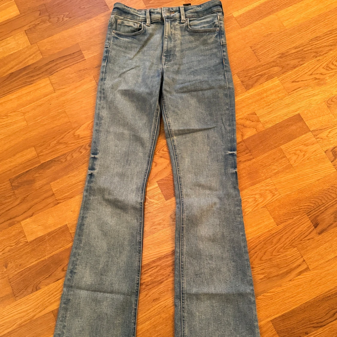 Blå bootcut jeans