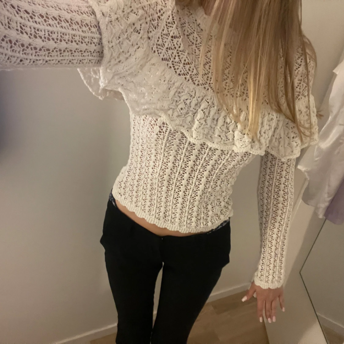 Topp med volangdetaljer - 1