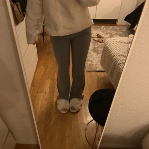 Grå kostymbyxor från bil bok - Kostymbyxor 