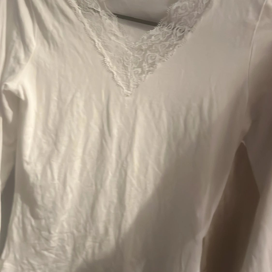 Vit långärmad topp från Gina Tricot - 2