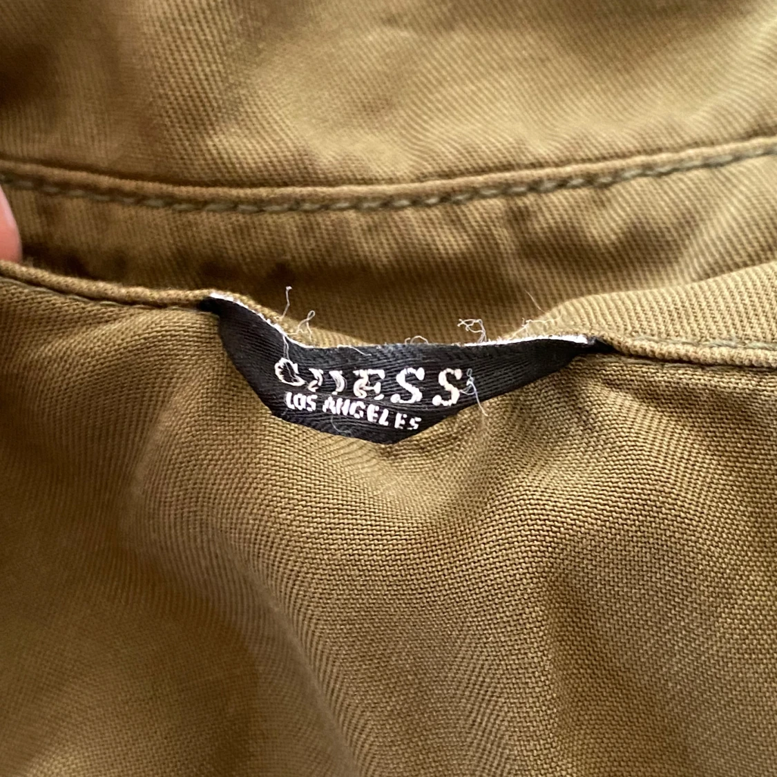 Olivgrön jacka med volangdetalj - 4