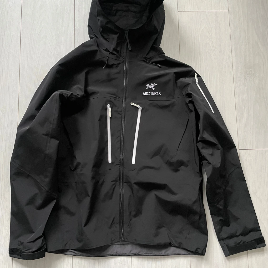 Svart vindjacka från Arc'teryx