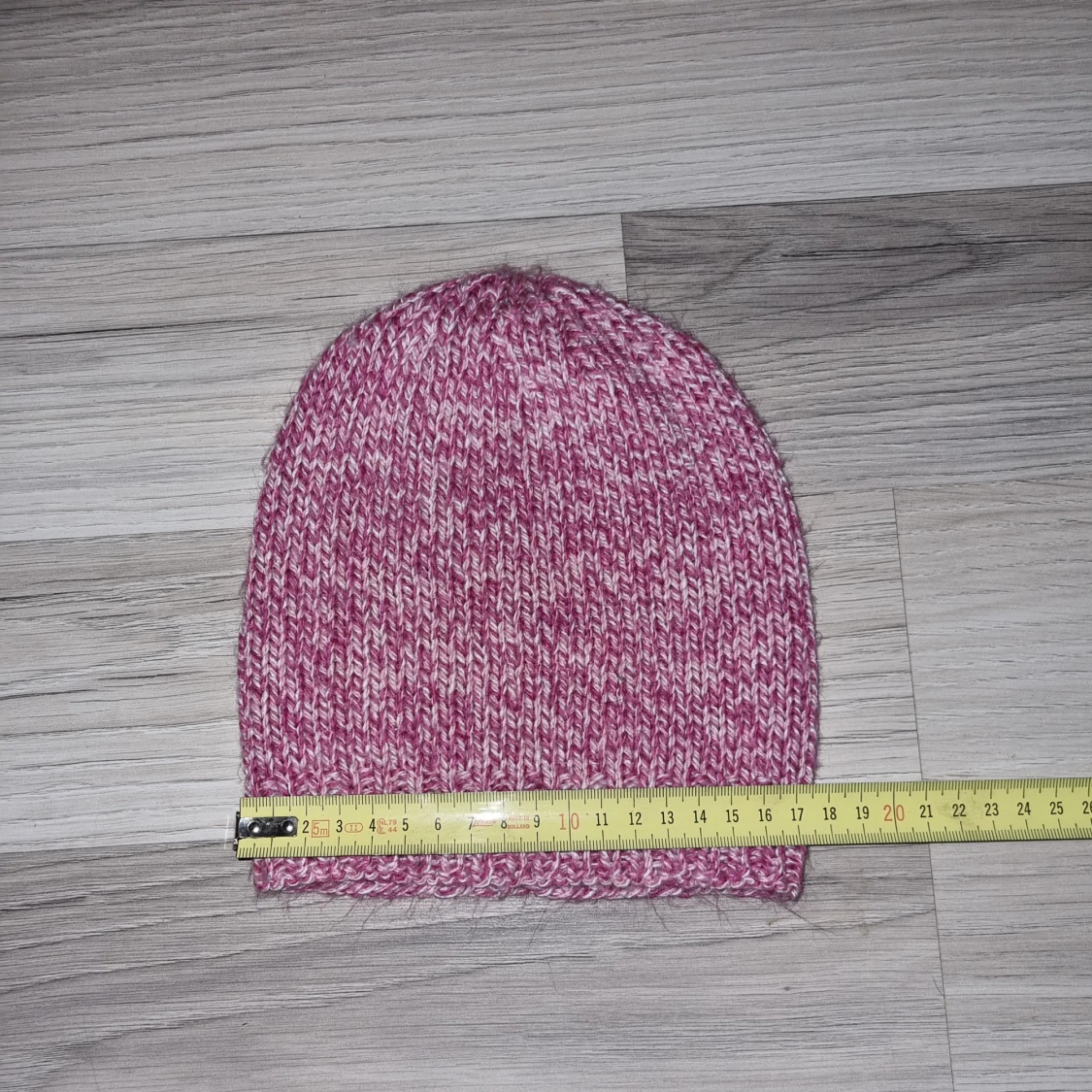 Rosa stickad mössa - 1