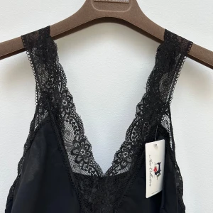 Nytt spetslinne - Helt nytt spetslinne från Italien. Aldrig använt. One size. 