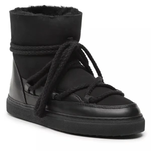 Svarta inuikiis - Snygga svarta inuikii boots med en unik snörningsdetalj som går runt skon. De är i skinn och mocka och perfekta nu till våren + vintern sedan. De är i bra skick då jag endast haft dem 1 vinter💙💙