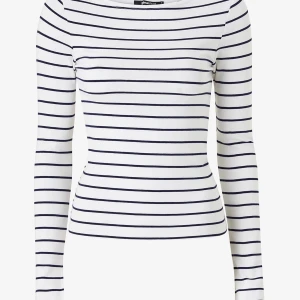 Randig of shoulders tröja - Älskar denna såååå mycket. Perfekt för sommarn o våren. Det står storlek M, men passar även S. Och om du bär XS passar den också, bara att den sitter lösare. Och sen är den rätt så stretchig också 
