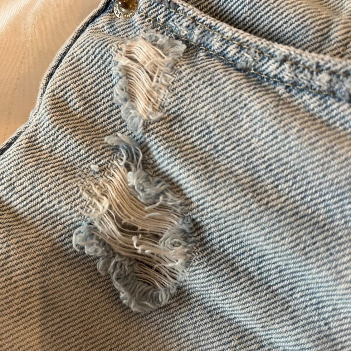 Ljusa jeansshorts från Zara - 2