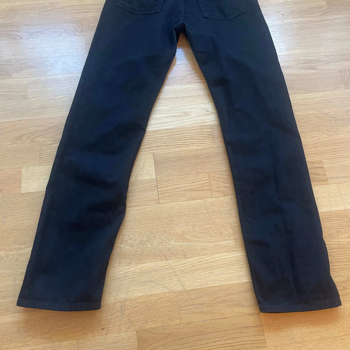 Svarta jeansbyxor från Totême - 1