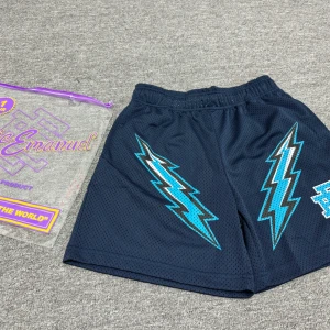 EE shorts  - EE shorts i båda storlek S-M