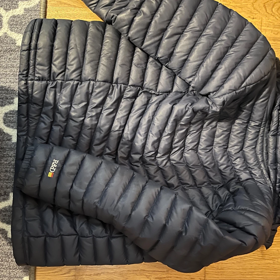 Svart dunjacka från Peak Performance - 2