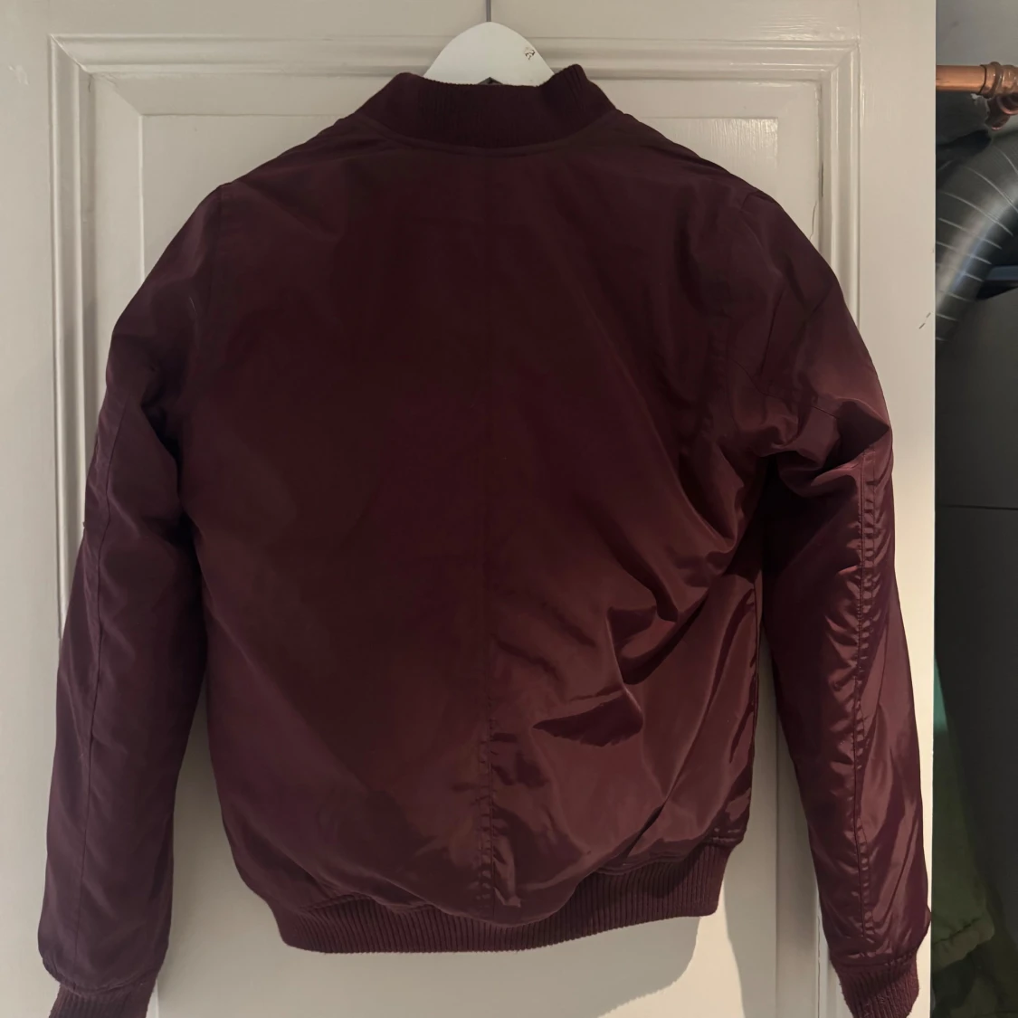 Vinröd bomberjacka  - 1