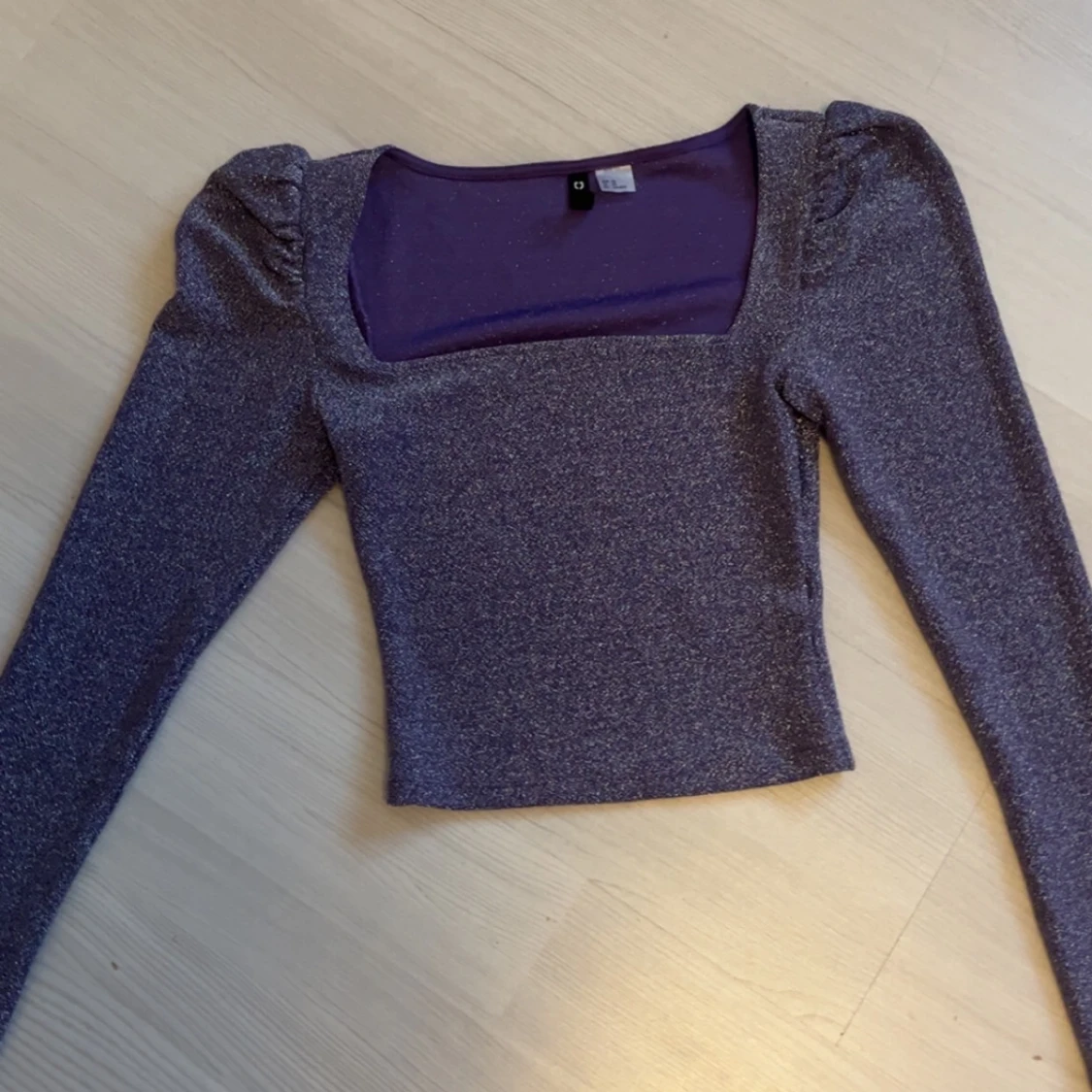 Lila glittrig topp från H&M - 1