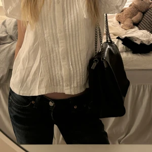  väska  - Snygg väska som är köpt utomlands !! Passar till allt & perfekt storlek 🩷