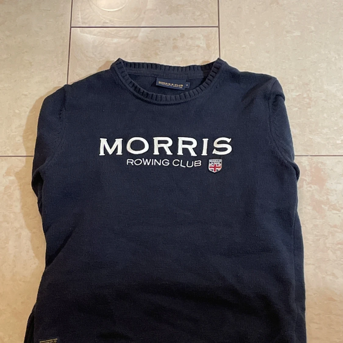 Mörkblå tröja från Morris