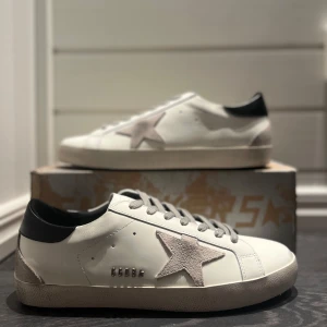 Golden goose skor  - Helt nya golden goose skor, storlek 43. Priset är ej hugget i sten! Mvh Elliot!😁
