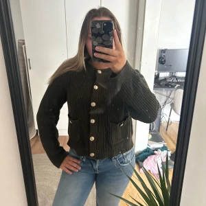 Unik kofta  - Så snygg kofta, med så fina knappar😍