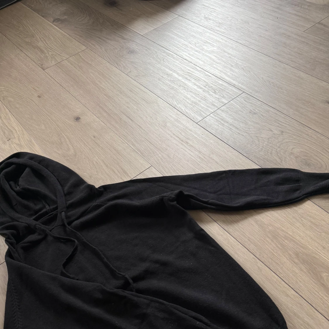 Svart stickad tröja  - 1