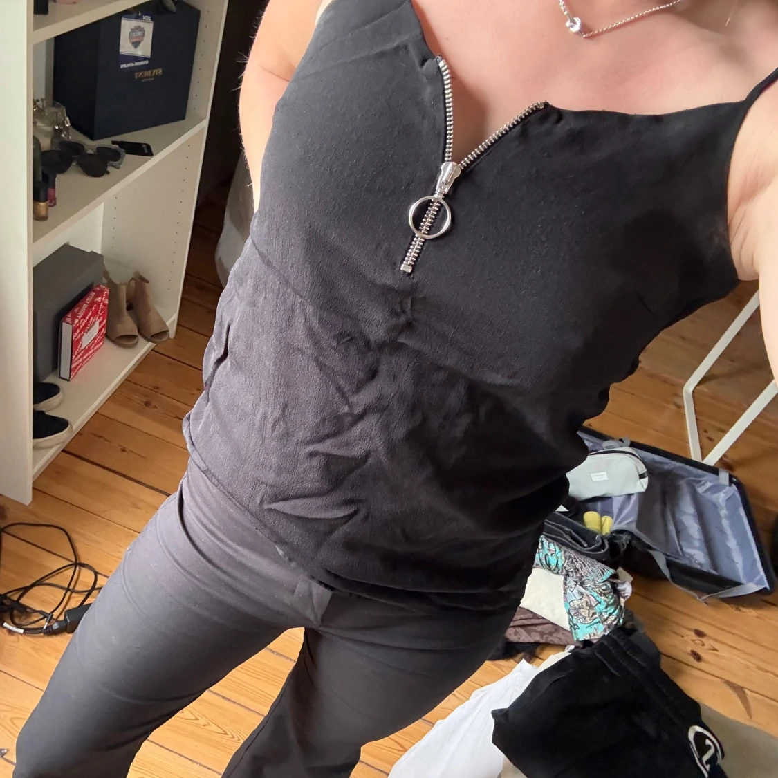 Svart linnetopp med dragkedja - 2