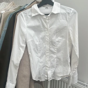 Korsett skjorta - Vit korsett skjorta i bra skick