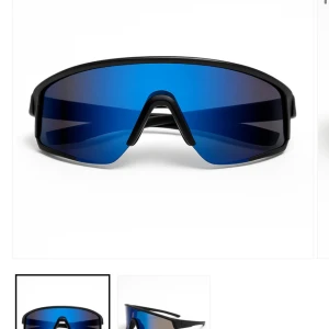 Svarta sport/solglasögon med blå spegelglas - Sport/solglasögon med blå glans köpta nya på optira.se för en månad sedan, aldrig använda. 