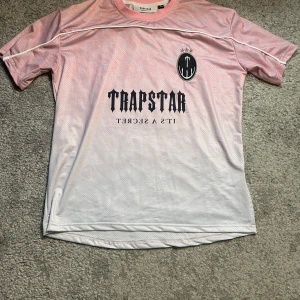 Trapstar t-shirt - Storlek S, använd några gånger men perfekt skick, kan mötas upp i Västerås eller frakta