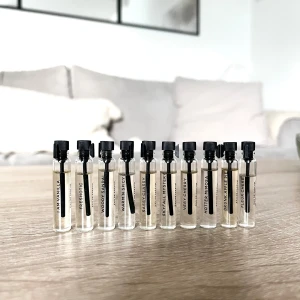 10 Essnce parfymer - Parfymer från Essnce, se dofterna på bilden. Droppat en droppe från vissa och fick hem paketet 24/4 så de är i princip nya ☺️Nypris är 45kr/st på webben. Säljer även andra dofter, se profilen!