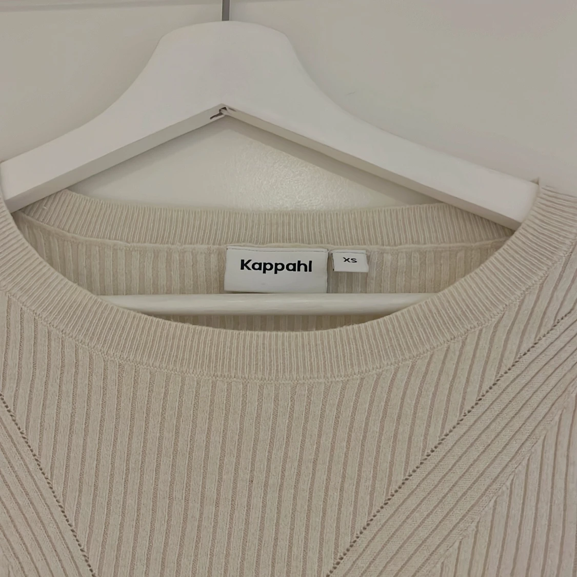 Beige ribbad tröja från Kappahl - 1