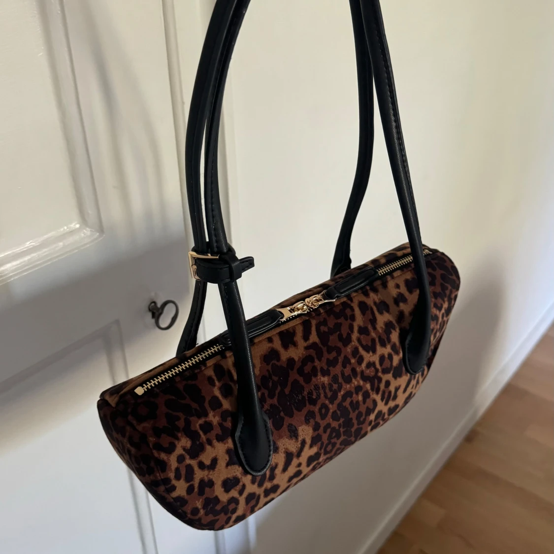 Leopardmönstrad axelväska - 1