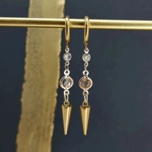 Handgjorda örhängen  - Handgjorda örhängen●Följ :@ekjewelryofficial🤲 ● 💎Material- 100% rostfritt stål ●Örhängeskrokar -rostfritt stål och kristall. Nickel fri. Längd -6cm. Vattentåliga, ändrar inte färgen! 