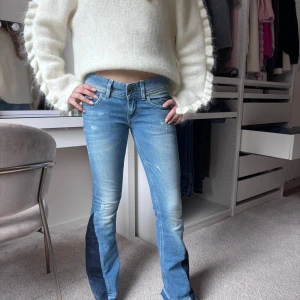 Guess jeans  - Tjejen på bilden är 162 och bär vanligtvis 32/34💞💞