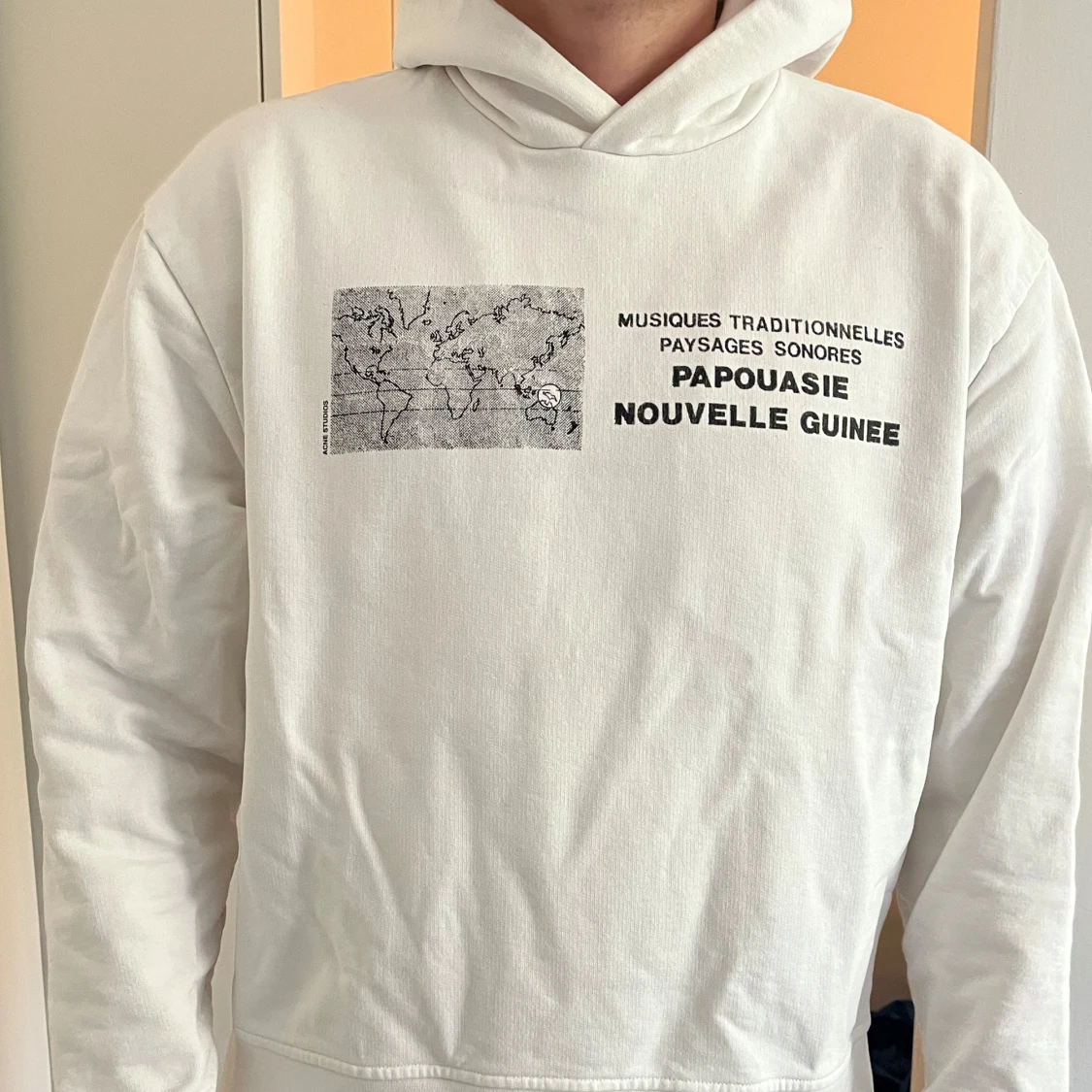 Vit hoodie med tryck från Acne Studios - 2