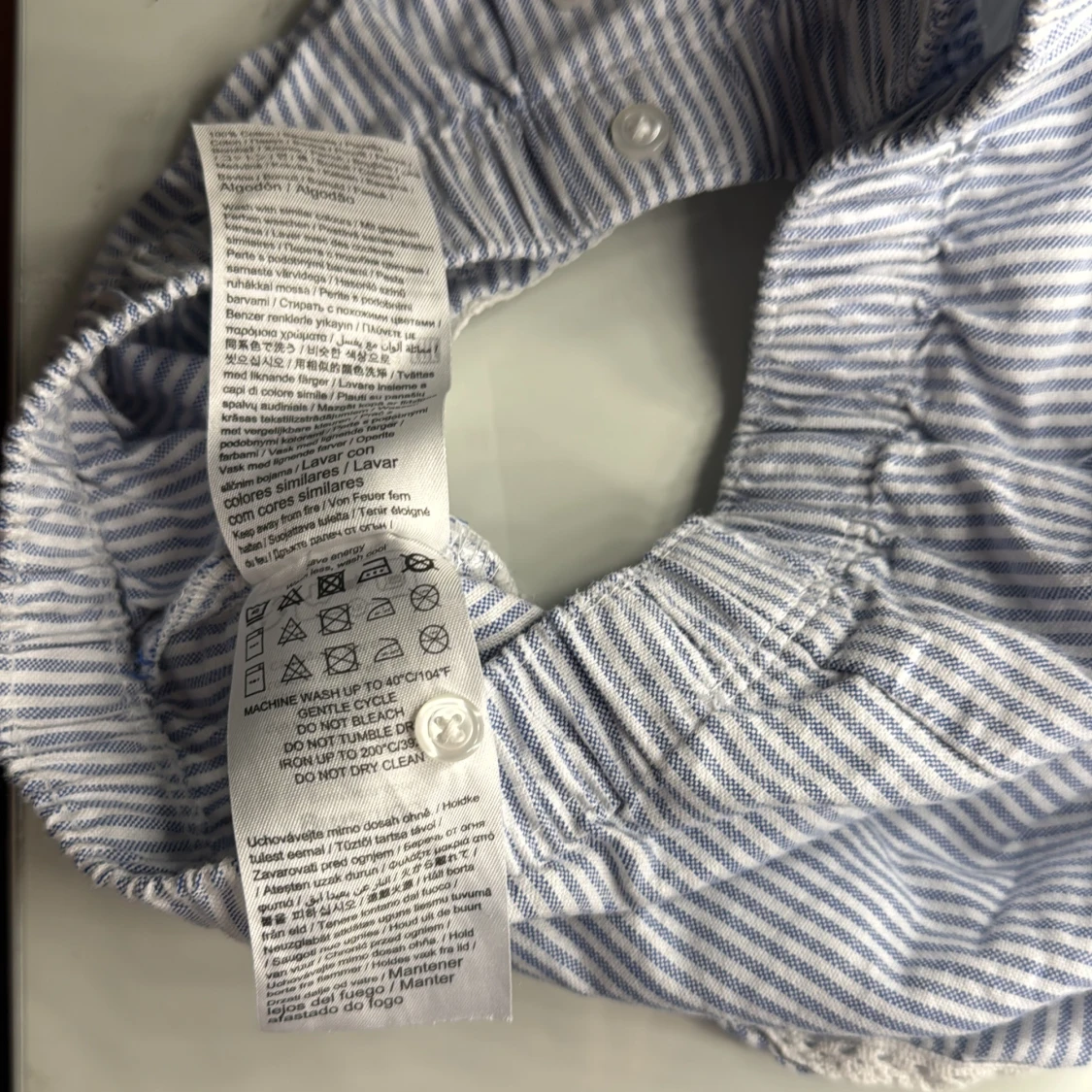 Blåvitrandiga shorts med spets från Gina Tricot - 4