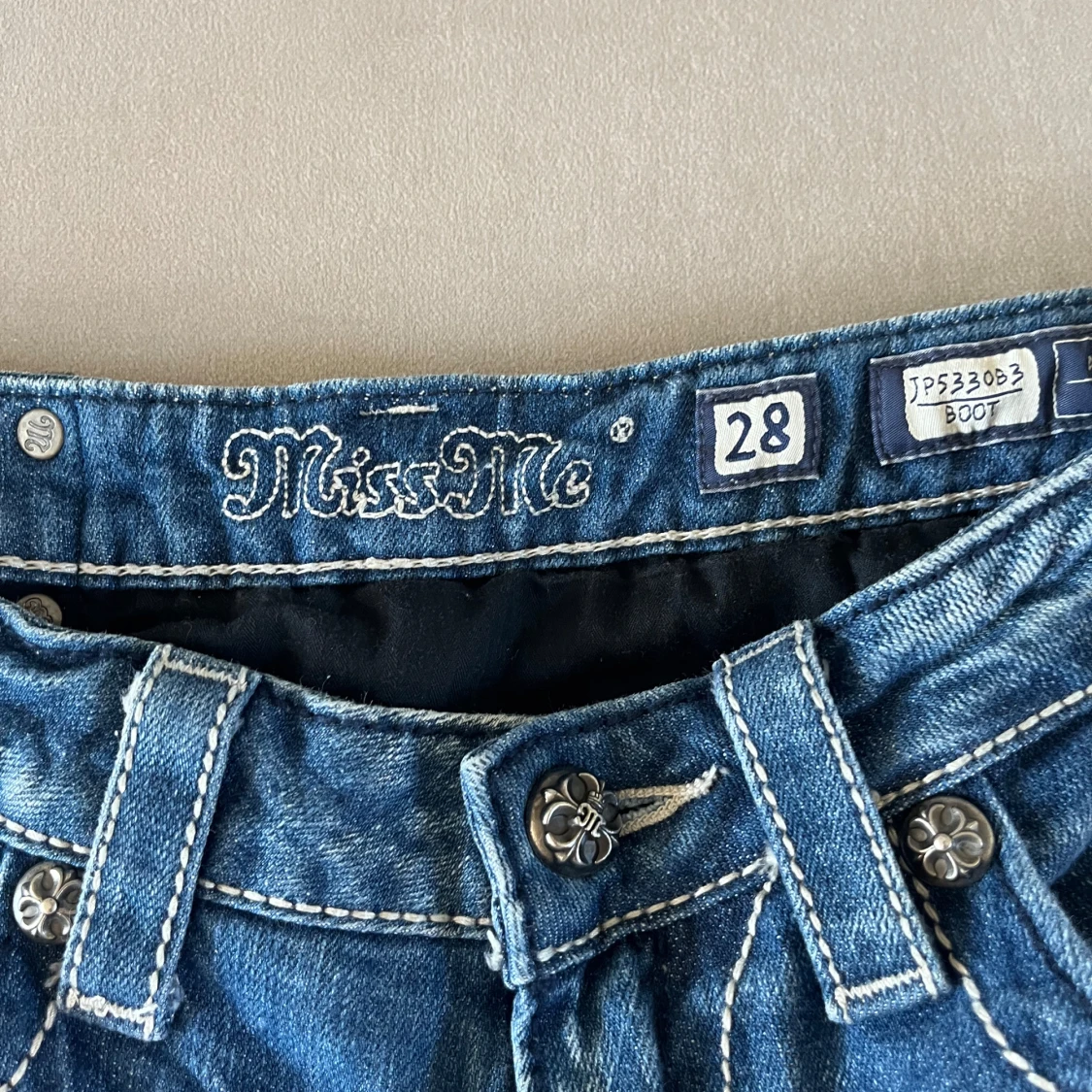 Blå bootcut jeans från Miss Me - 2