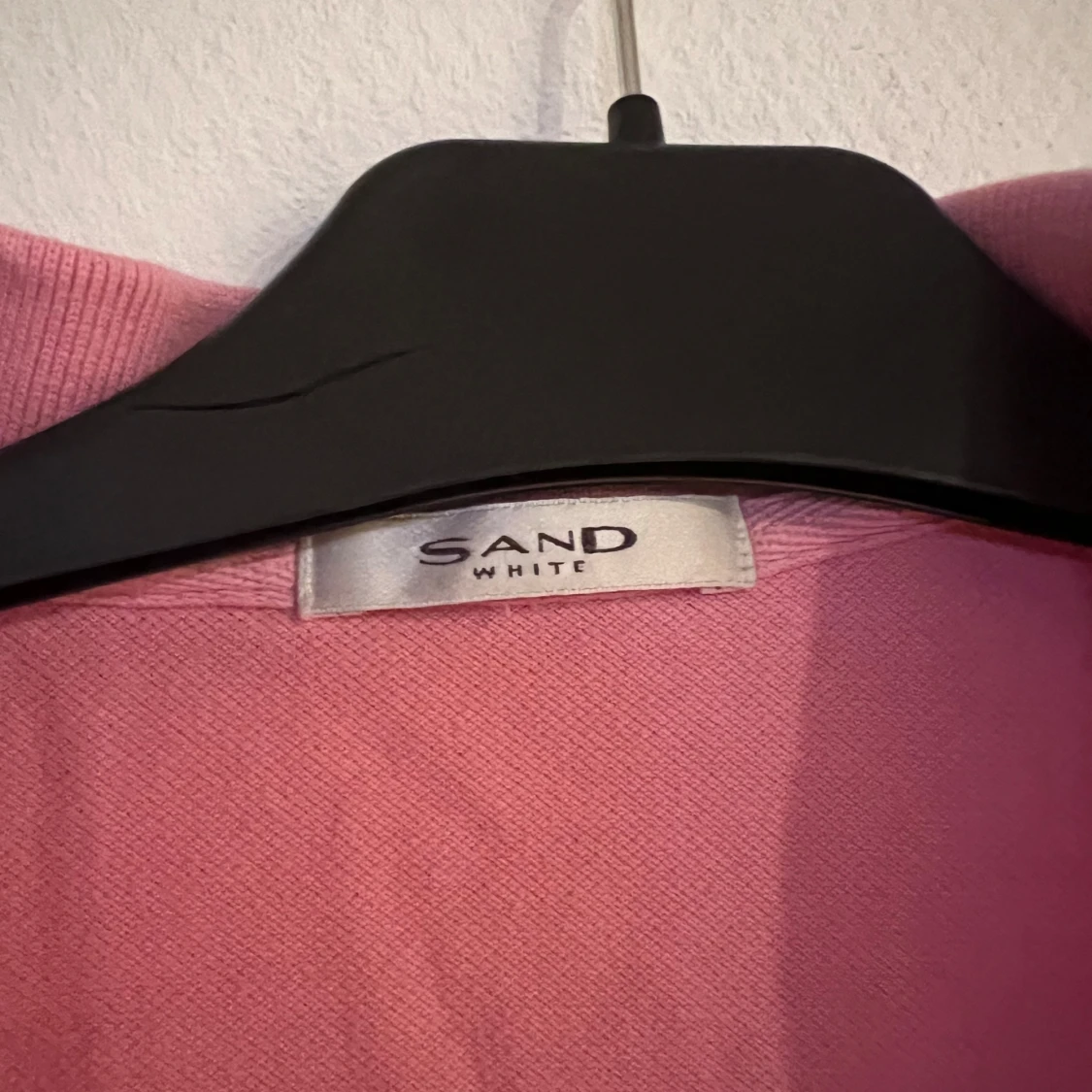 Rosa pikétröja från Sand White - 2