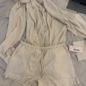 Beige linnesett - Säljer beiget linnesett från nelly, endast använd 1 gång och som nytt!! Storlek S! 