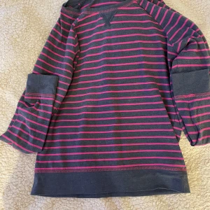 Randig tröja - Rätt så gammal tröja men i bra skick. 