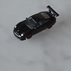 Leksaksbil - Porsche 911 GT3 RS - Säljer en leksaksbil, modell Porsche 911 GT3 RS. Perfekt för samlare eller som en rolig leksak.