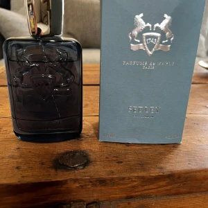 Parfums de Marly Sedley  - Tja säljer min pdm sedly som är perfect inför sommaren eftersom jag behöver lite pengar.Den är en 125ml och jag skulle gissa på att det är 110ml kvar. Har ni några funderingar är det bara att skriva 