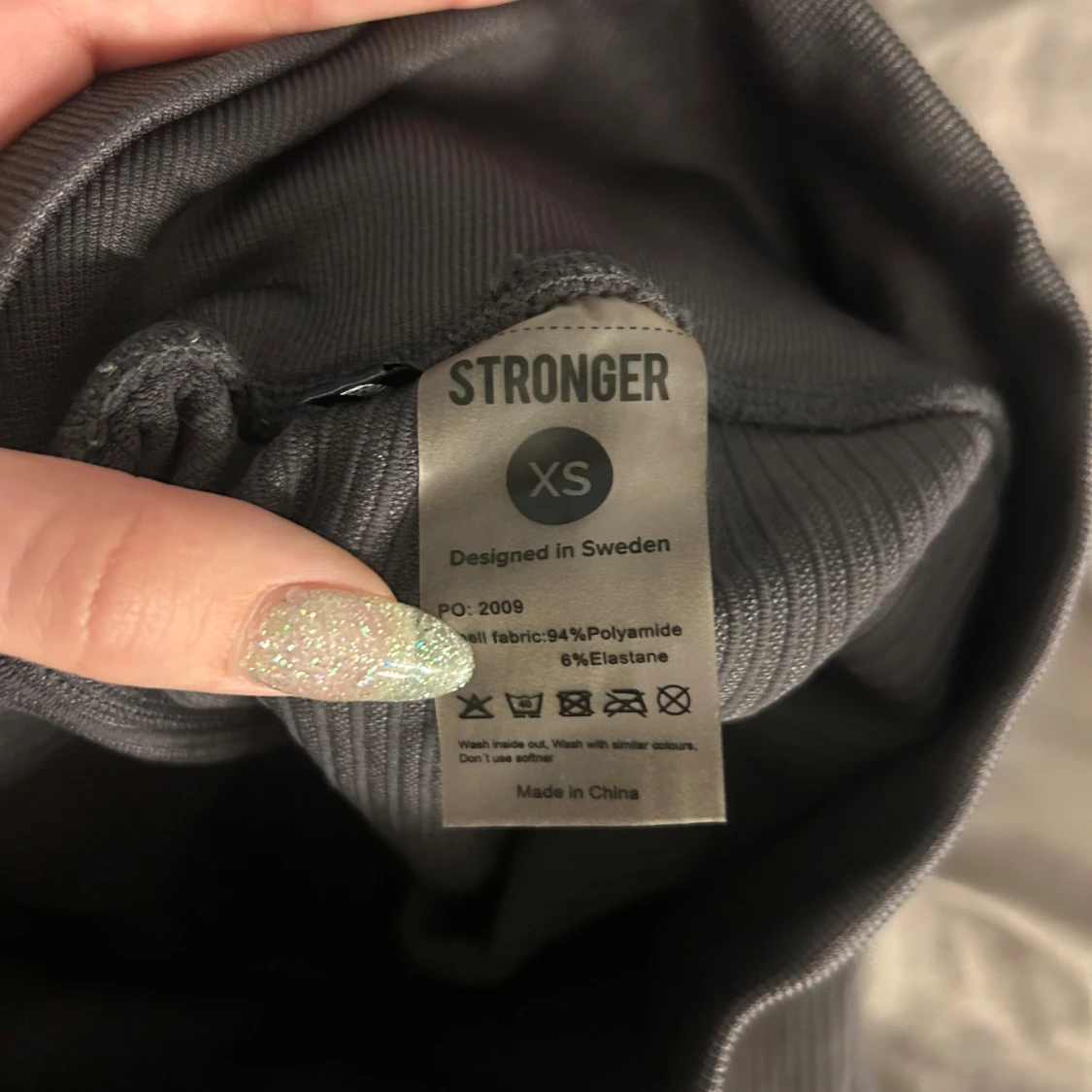 Grå ribbade tights från Stronger - 3