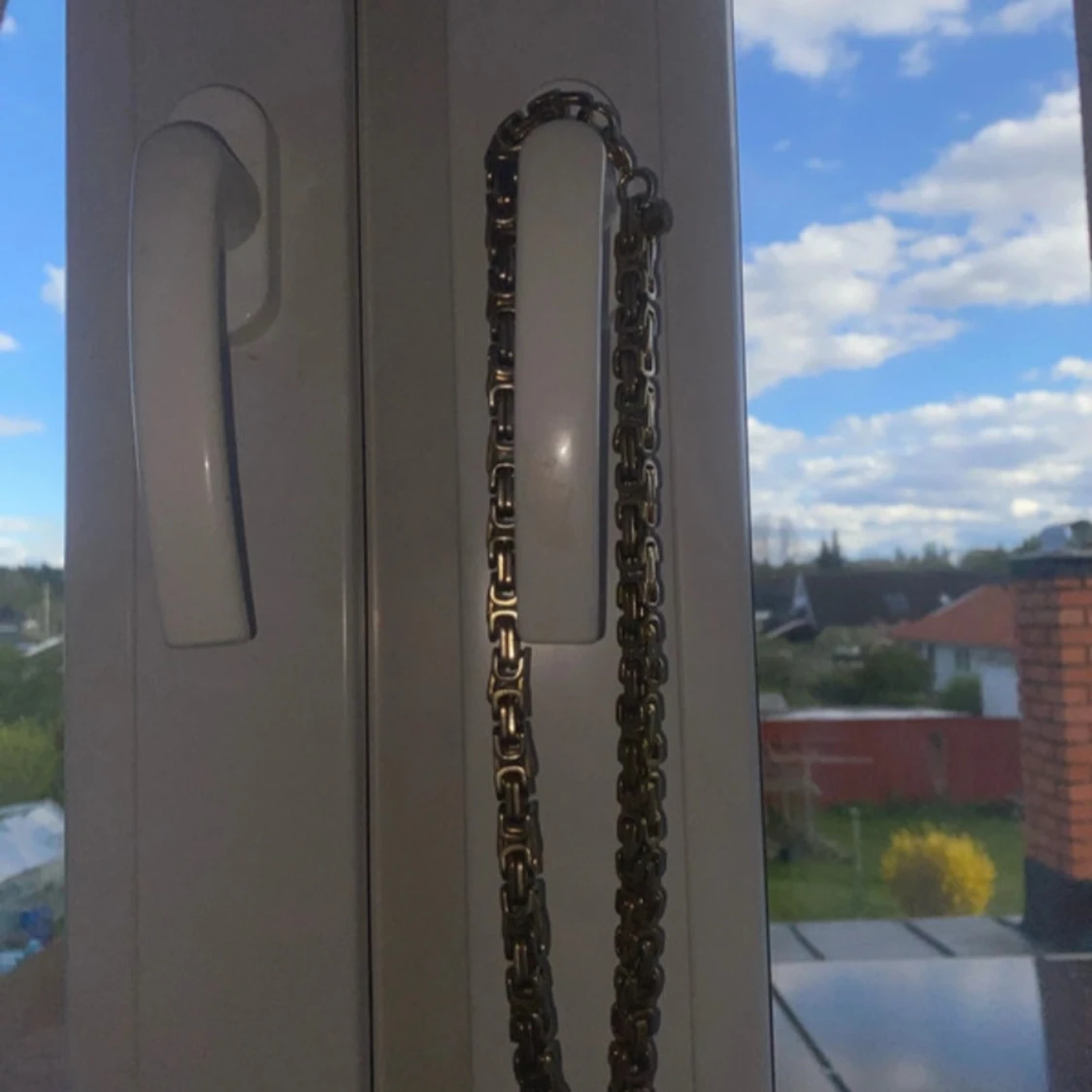 Guldfärgat halsband från D.B.U.C Sweden - 2