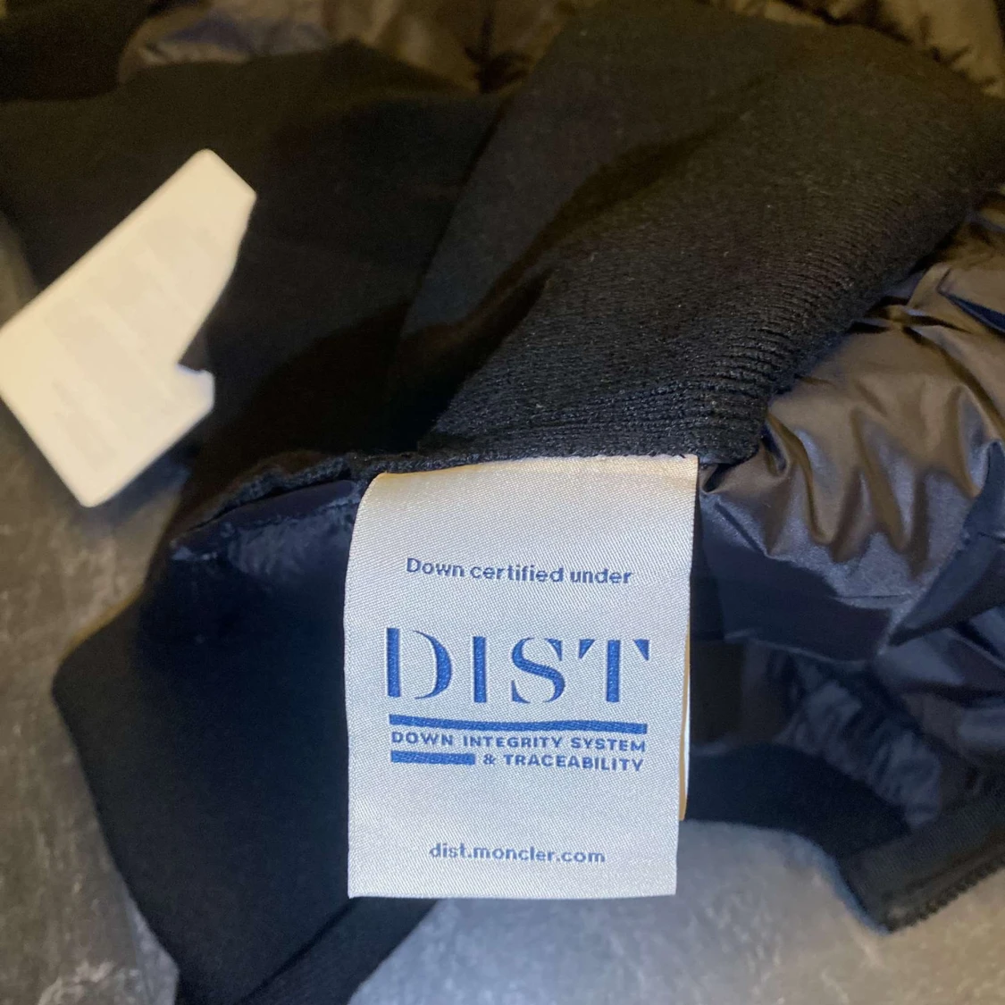 Svart pufferjacka från Moncler - 3