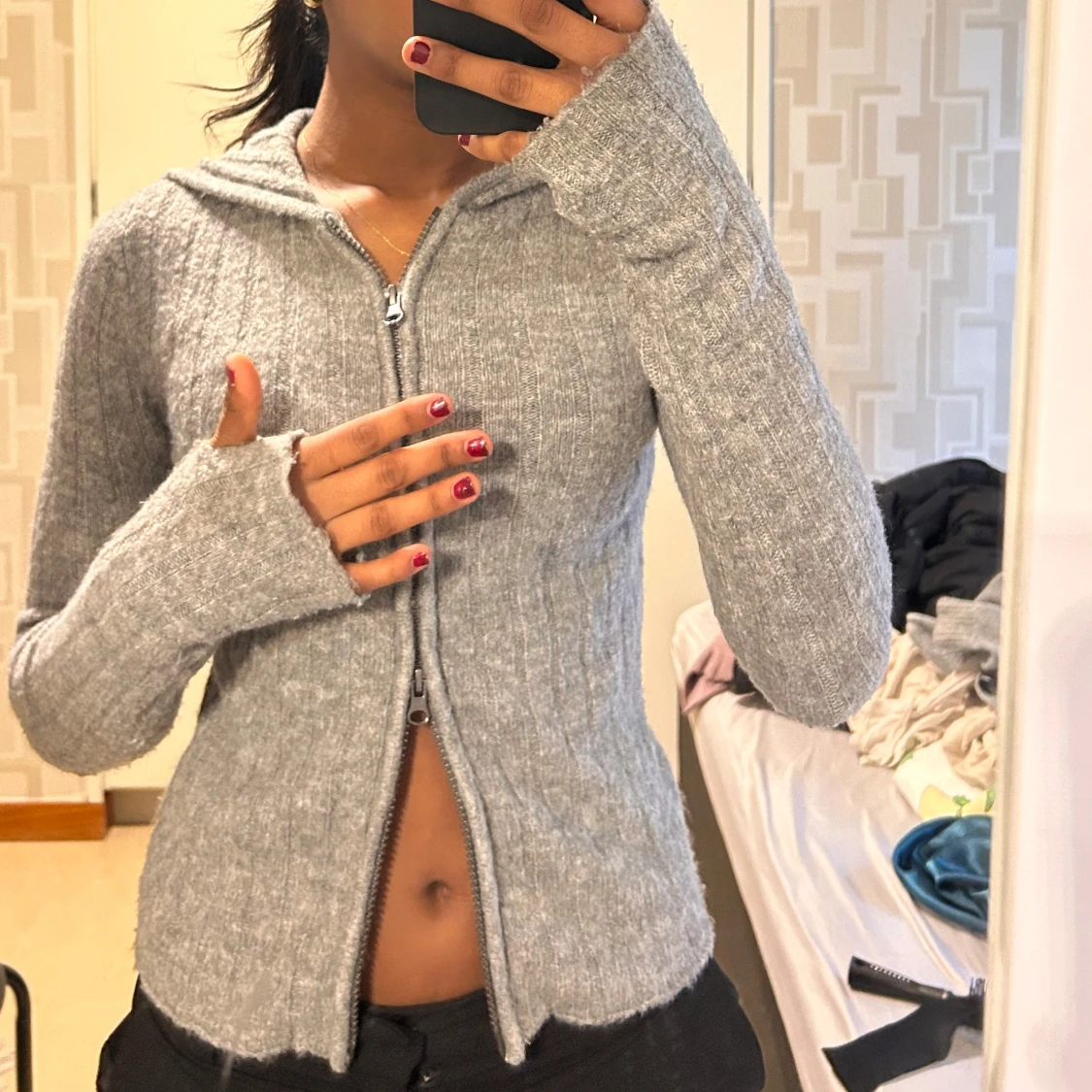 Grå stickad kofta  - 1