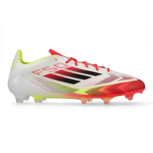 Adidas fotbollsskor X Speedflow - Säljer ett par Adidas X Speedflow fotbollsskor i vitt med röda och gula detaljer samt svarta ränder. Skorna har snörning och är tillverkade i syntetmaterial, perfekta för snabba spelare på planen.