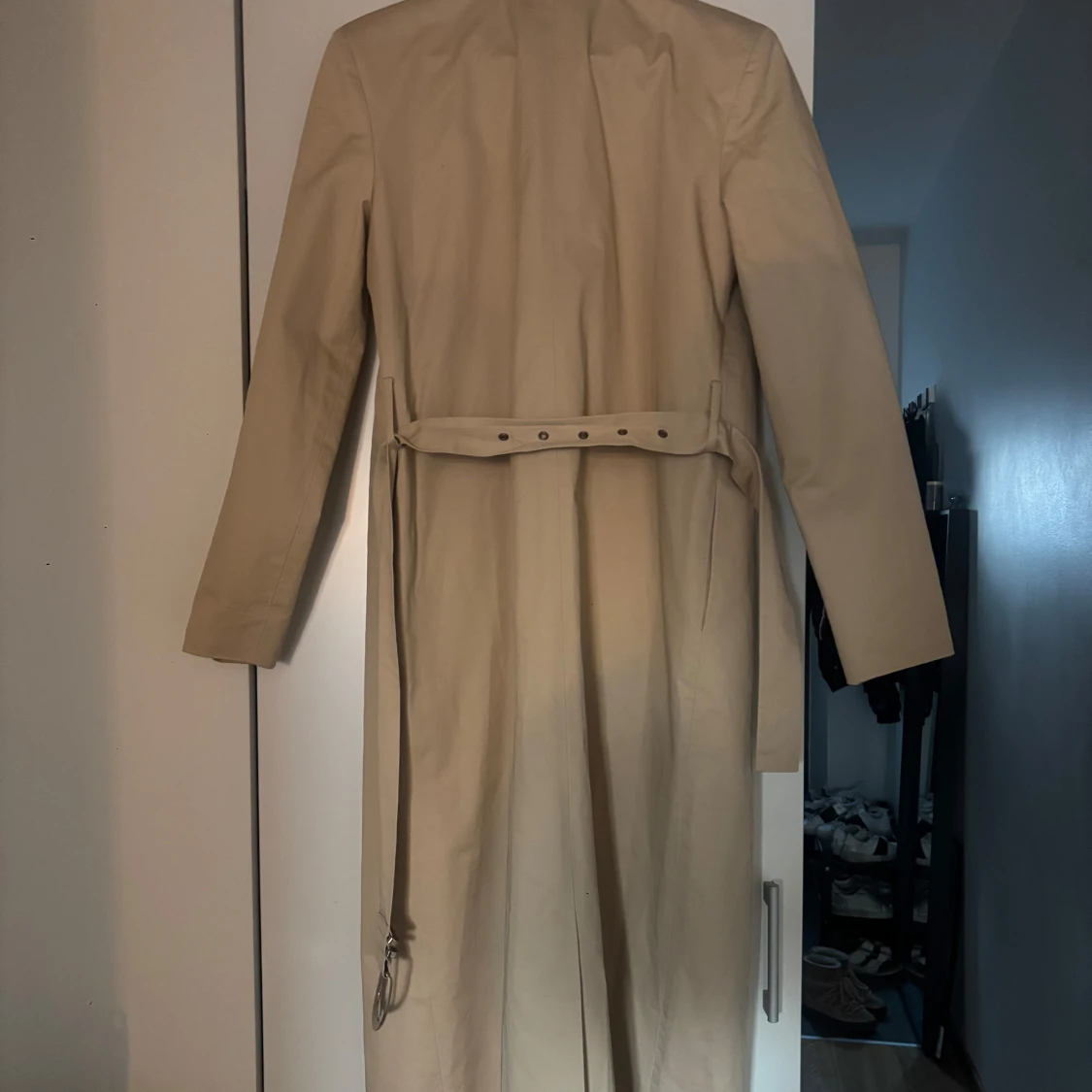 Beige trenchcoat från Ivyrevel - 1