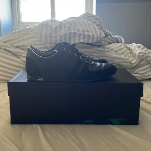 DOLCE&GABBANA skor - Helt ny beställda dolce&gabbana skor från min morbrors resselföretag. Fick dem av han pga för liten storlek i hans värld.