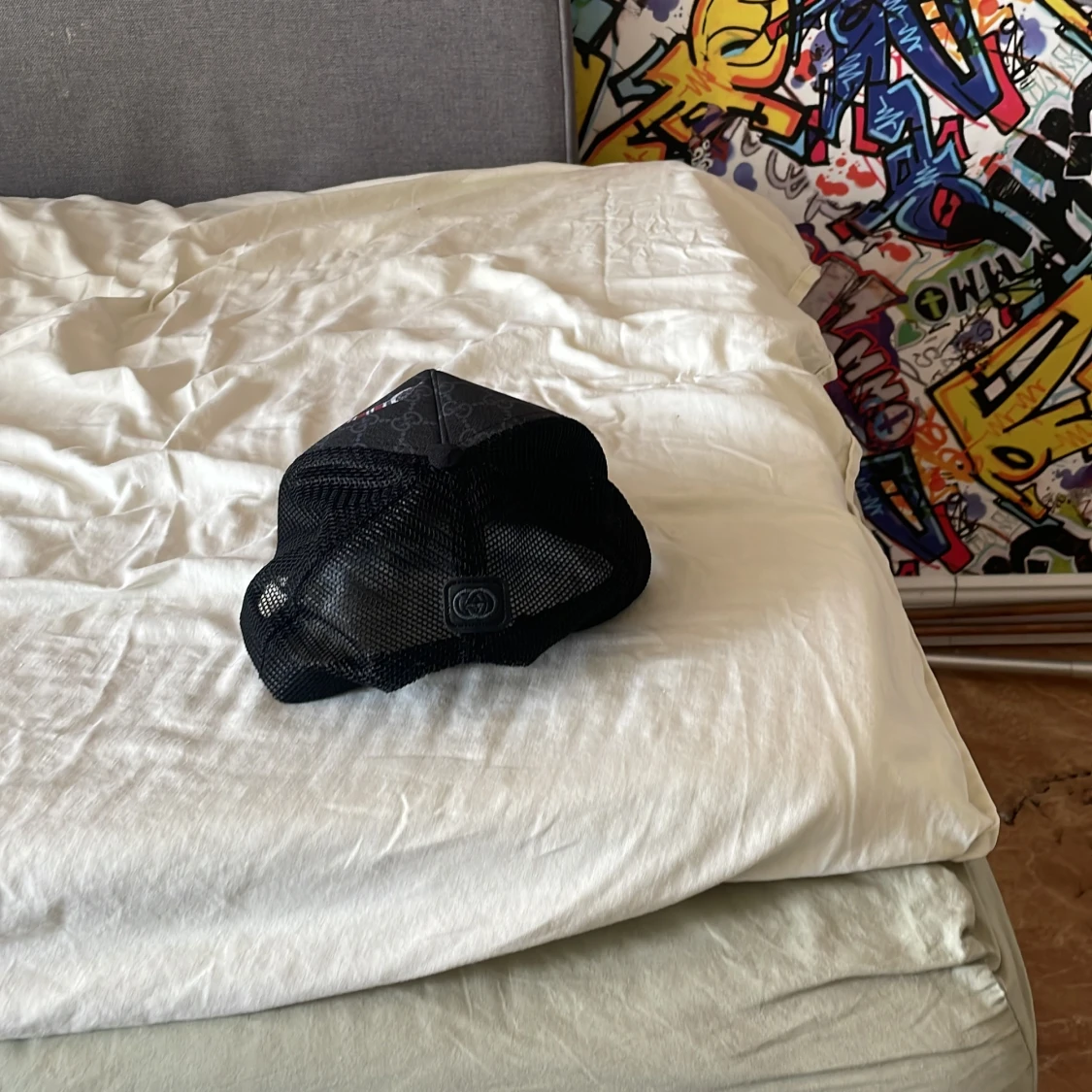 Svart keps med ormmönster - 2