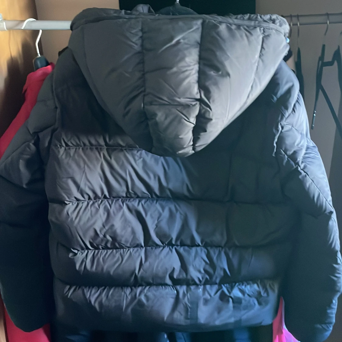 Svart och vit pufferjacka från Moncler - 1
