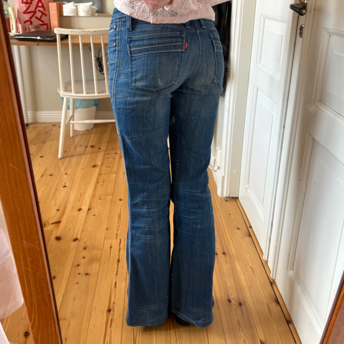 Blå bootcut jeans från Levi's - 1