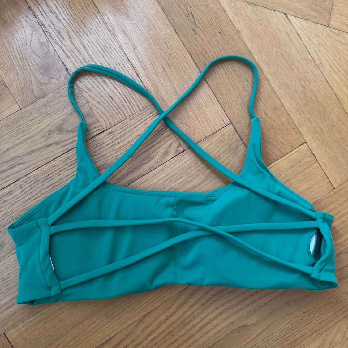 Grön sport-bh med öppen rygg  - 1